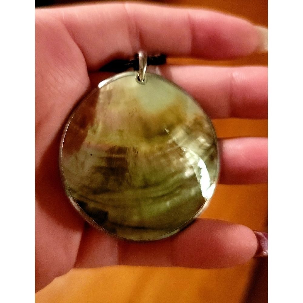 ⭐ Beautiful Simple Shelll Necklace  💕 - Picture 3 of 3